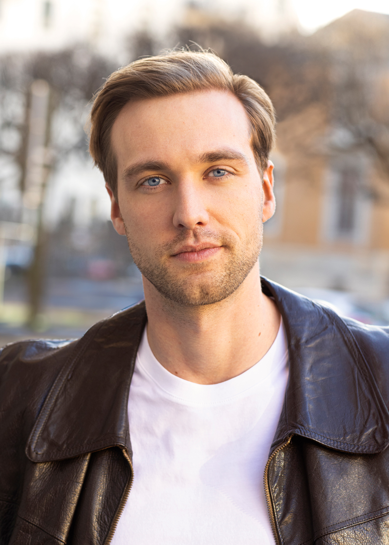Headshot of Scandinavian Swedish-Italian multilingual actor Alexandre Mauvais