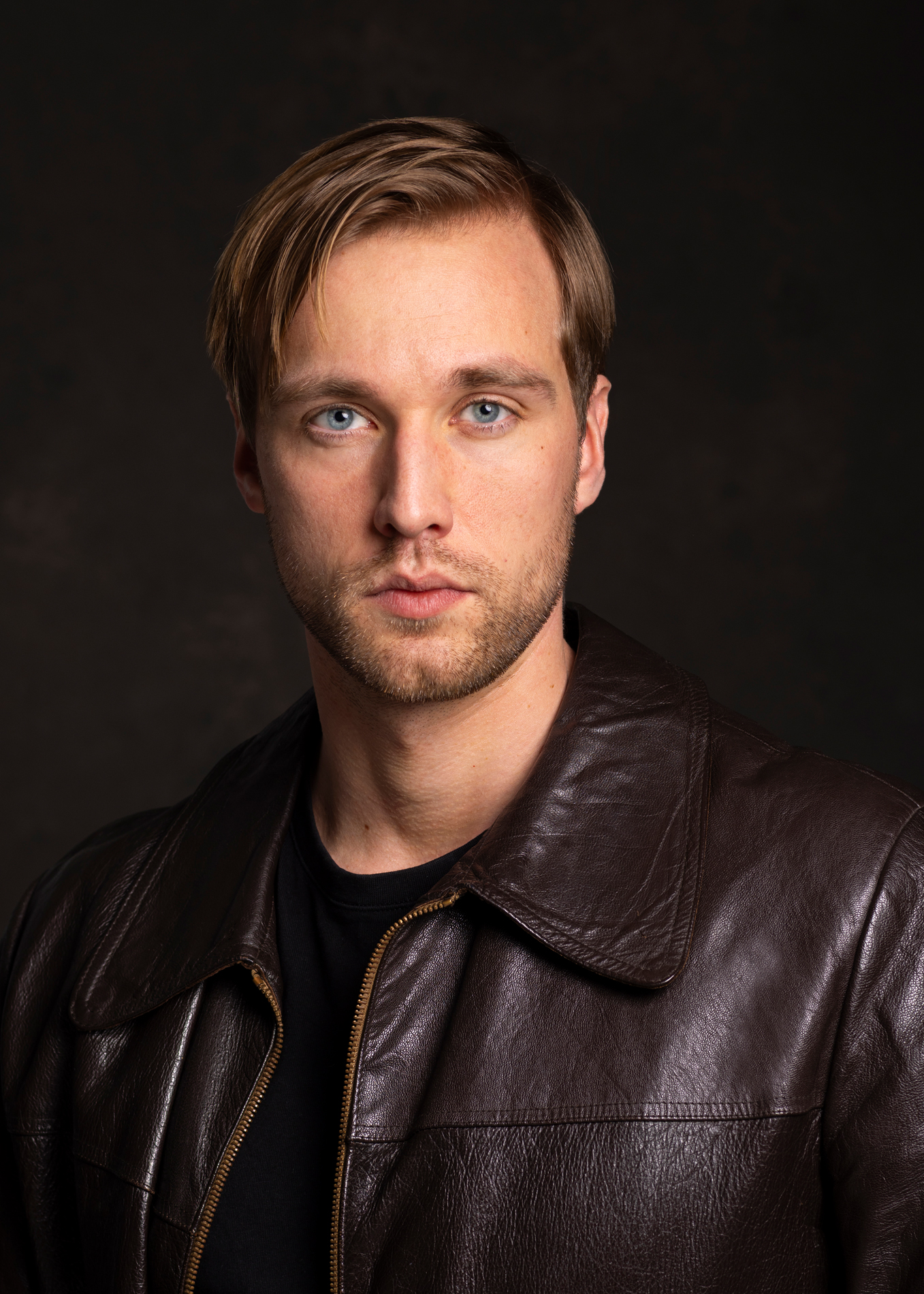 Headshot of Scandinavian Swedish-Italian multilingual actor Alexandre Mauvais