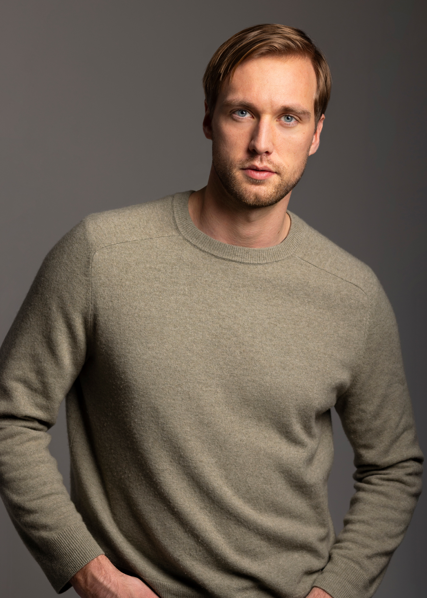 Headshot of Scandinavian Swedish-Italian multilingual actor Alexandre Mauvais